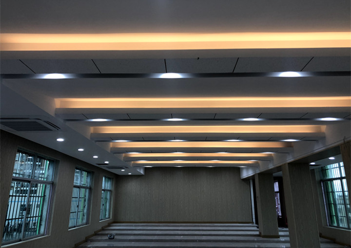 案例：?？谑协偵脚实ばW(xué)多功能廳裝修實(shí)景圖集