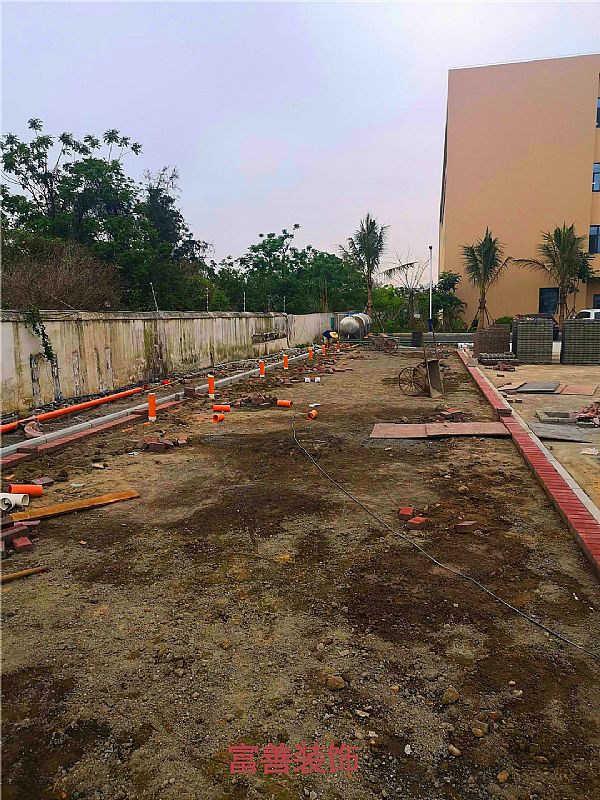 椰海大道高鐵辦公樓停車廣場(chǎng)磚鋪貼項(xiàng)目施工