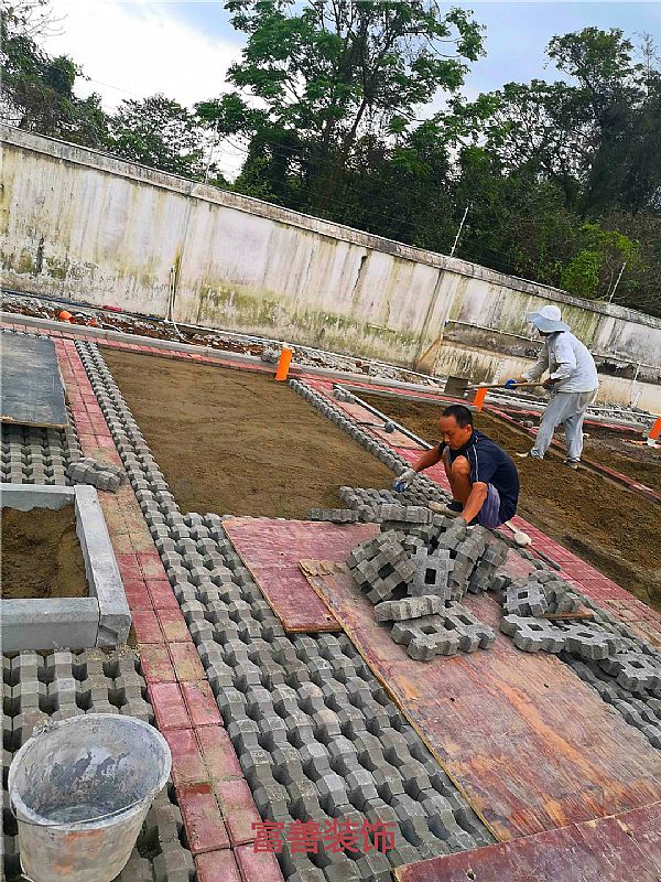 椰海大道高鐵辦公樓停車廣場(chǎng)磚鋪貼項(xiàng)目施工