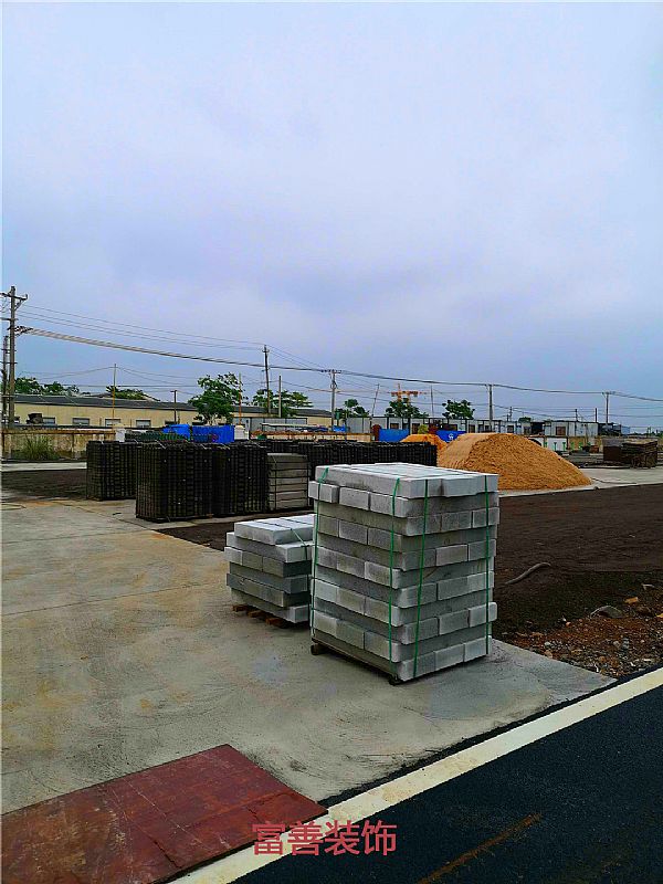 椰海大道高鐵辦公樓停車廣場(chǎng)磚鋪貼項(xiàng)目施工