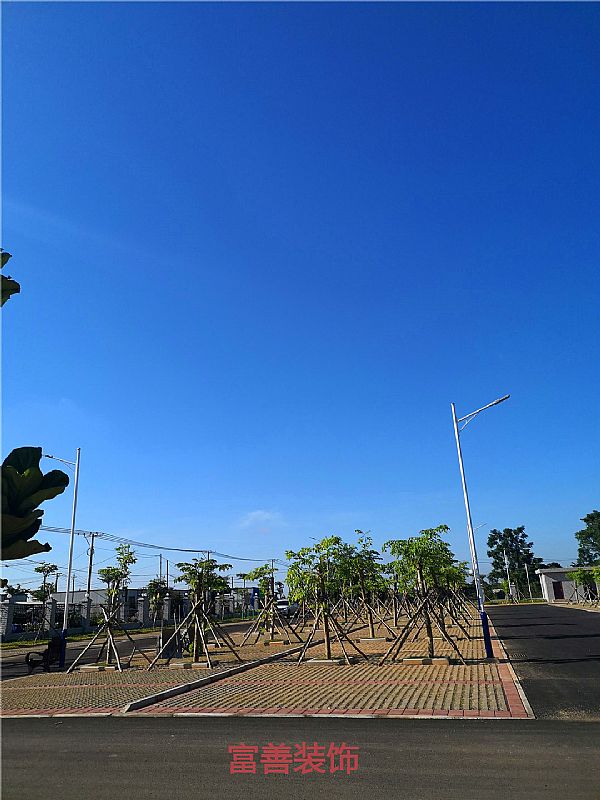 椰海大道高鐵辦公樓停車廣場(chǎng)磚鋪貼項(xiàng)目施工