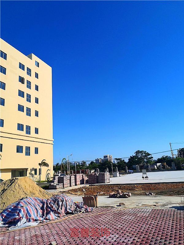 椰海大道高鐵辦公樓停車廣場(chǎng)磚鋪貼項(xiàng)目施工