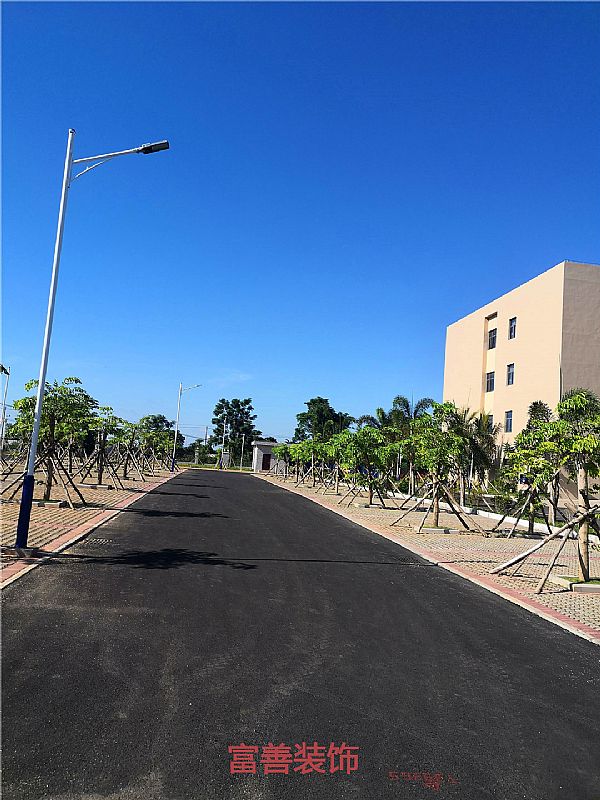 椰海大道高鐵辦公樓停車廣場(chǎng)磚鋪貼項(xiàng)目施工